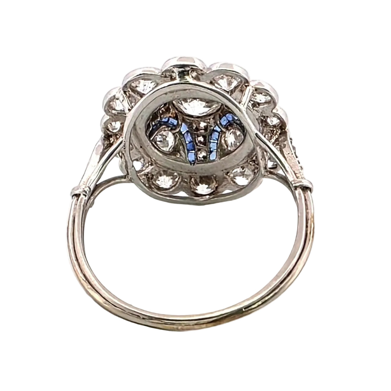 Bague Entourage en platine, saphirs et diamants