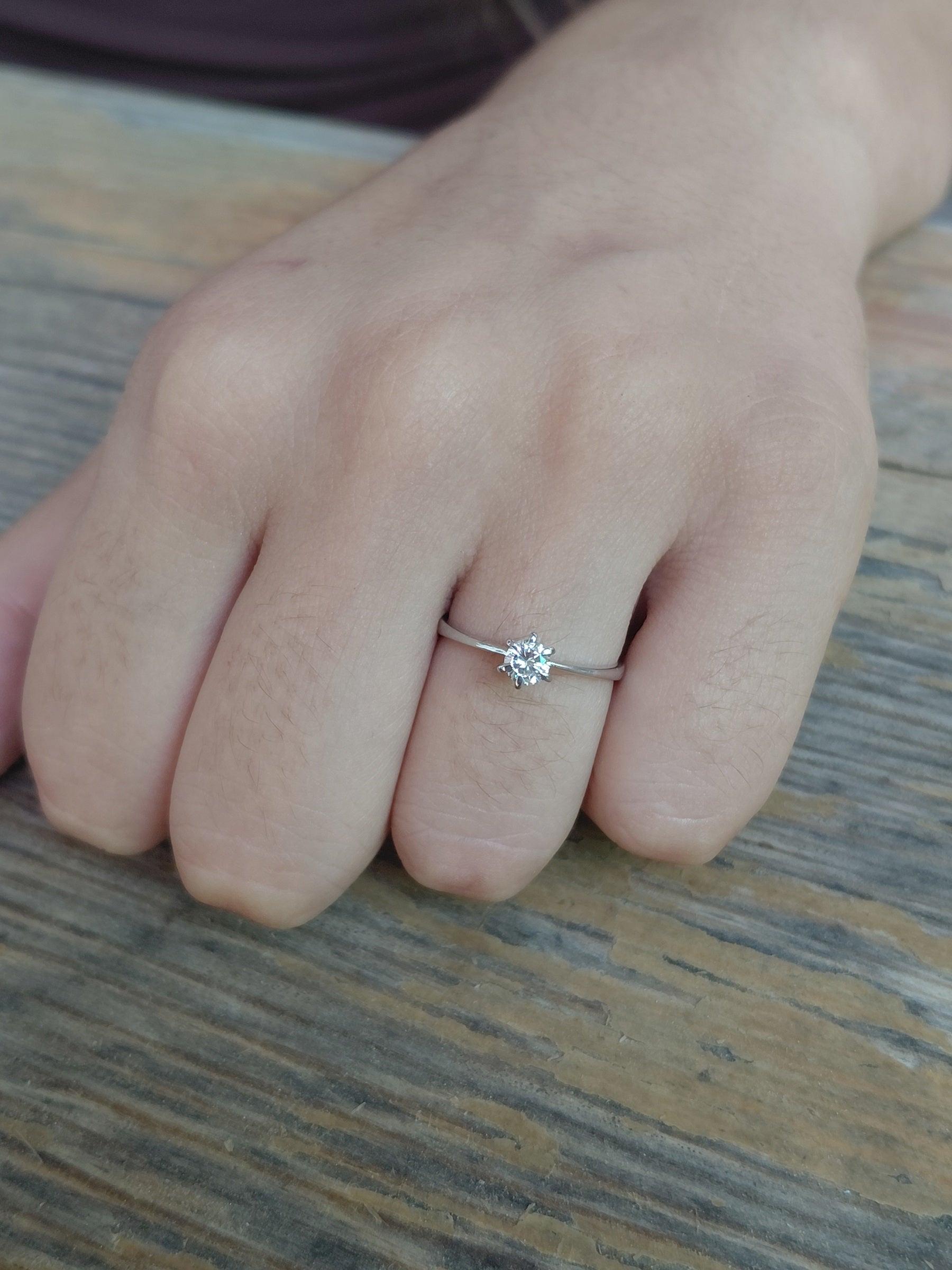 Solitaire en or blanc et diamant