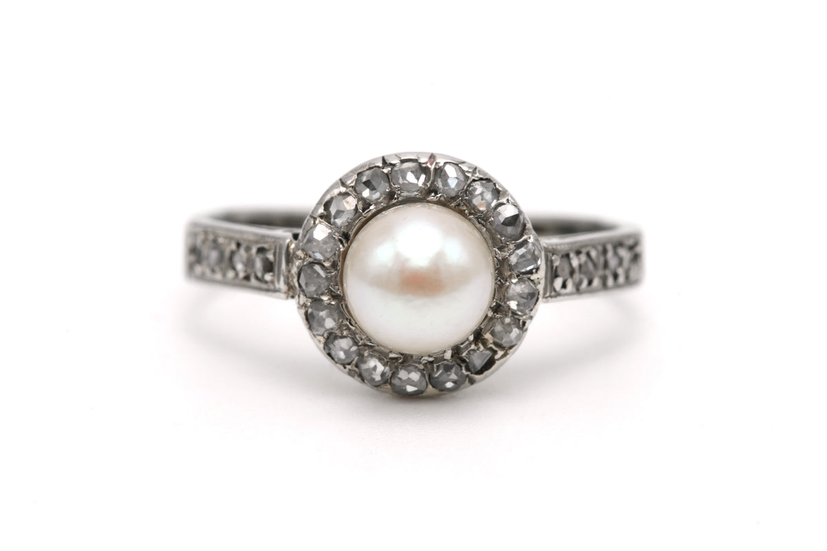 Bague Entourage en or blanc, perle et diamants