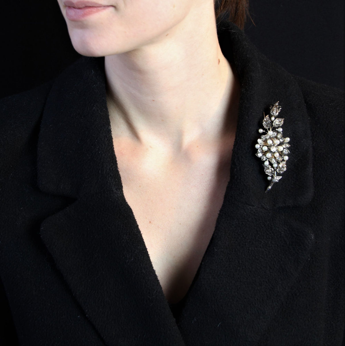 Broche Épingle en or rose, argent, perles et diamants