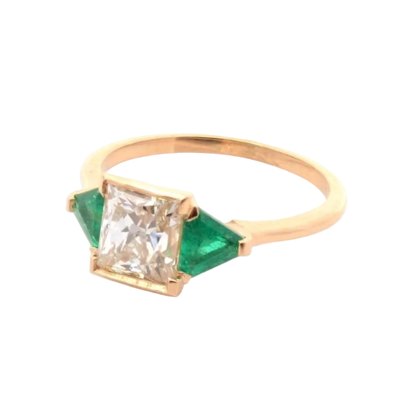 Bague Trilogie en or jaune, émeraudes et diamant