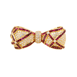 Broche Clip en or jaune, rubis et diamants