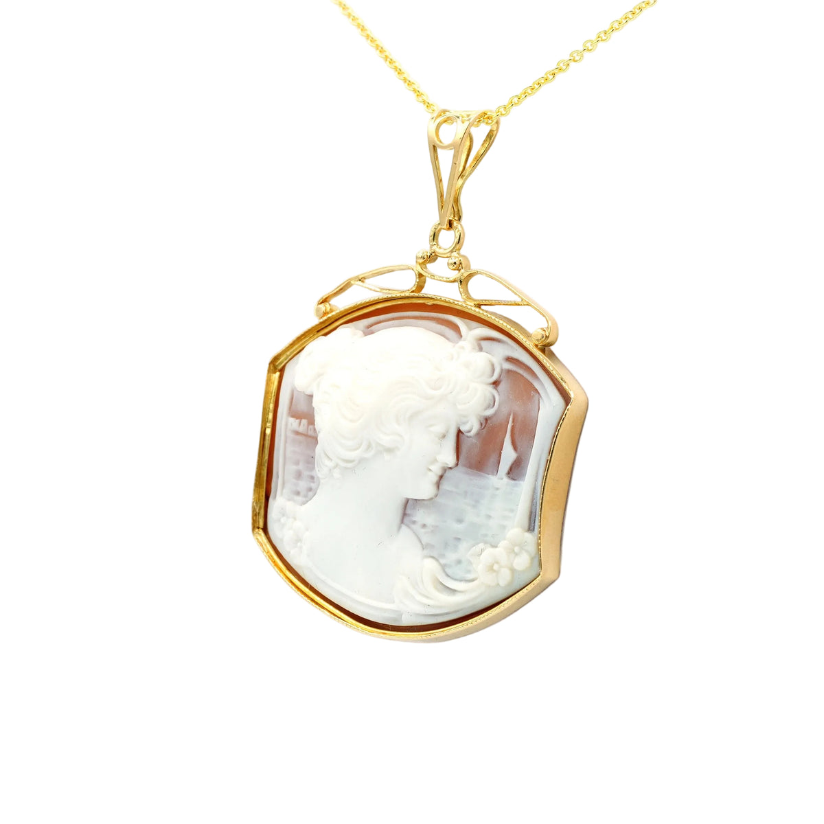 Pendentif en or jaune et camée
