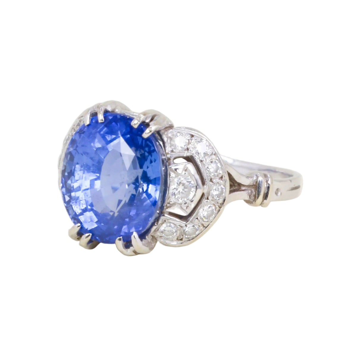 Bague en platine, saphir et diamants