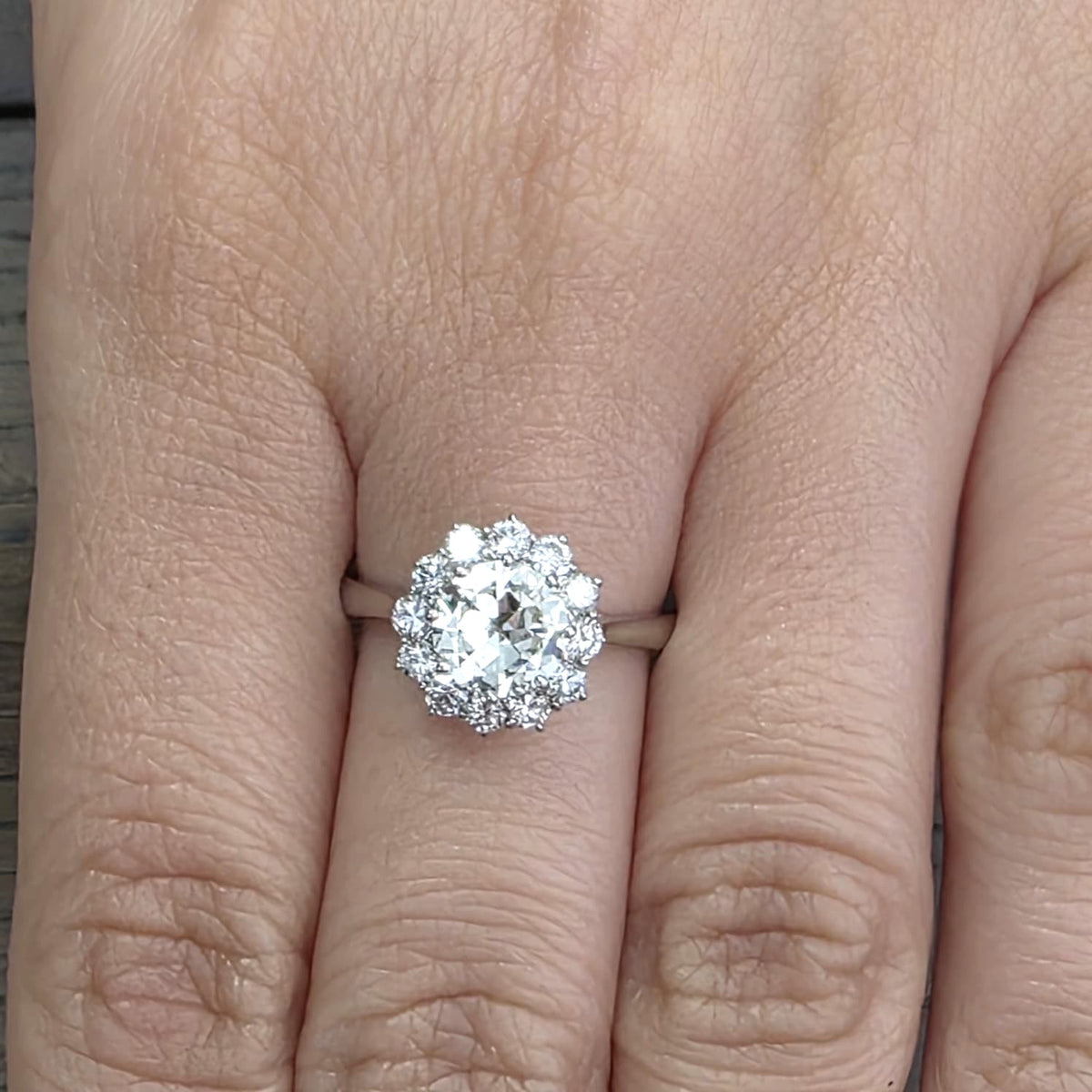 Bague Entourage en or blanc et diamants