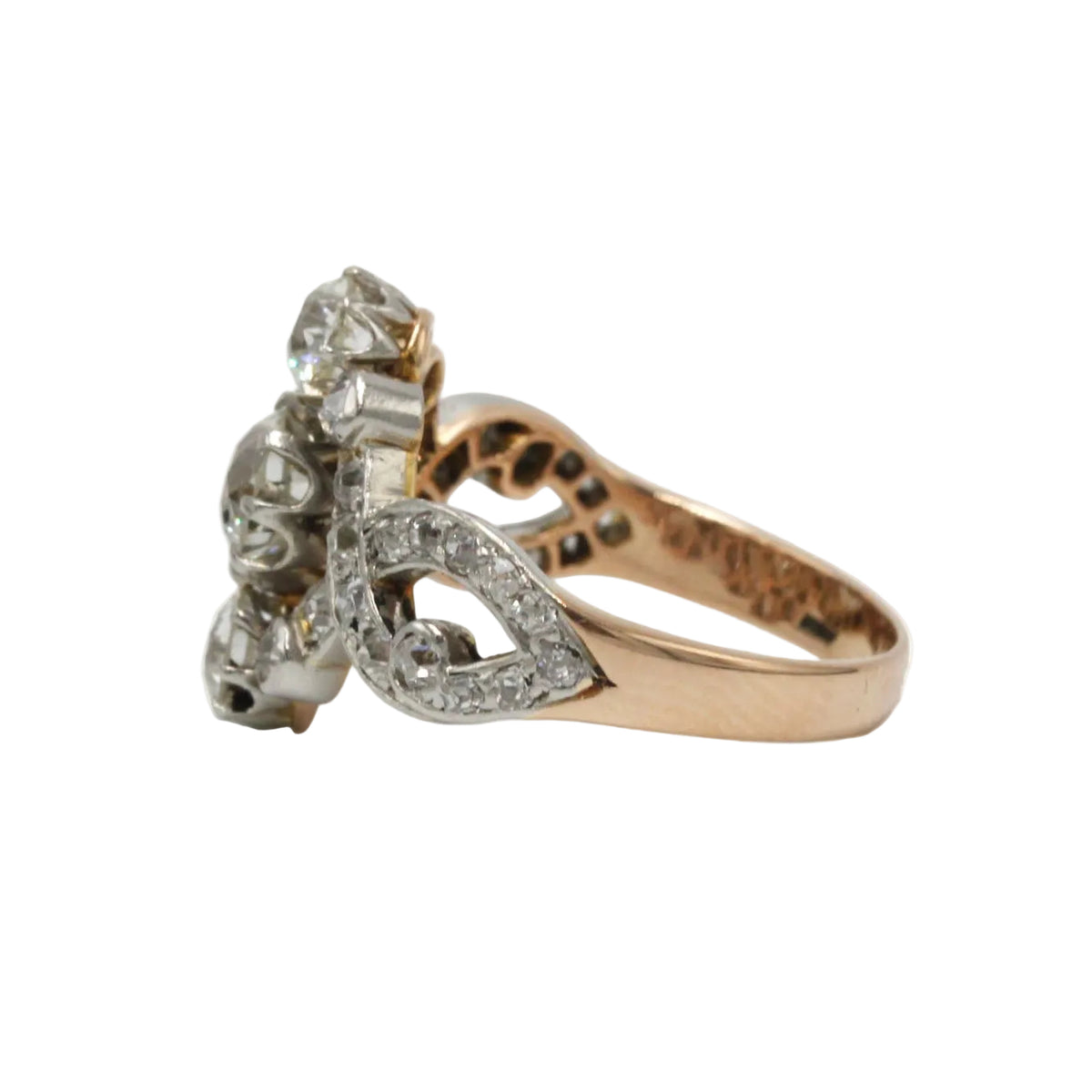 Bague en or jaune, platine et diamants