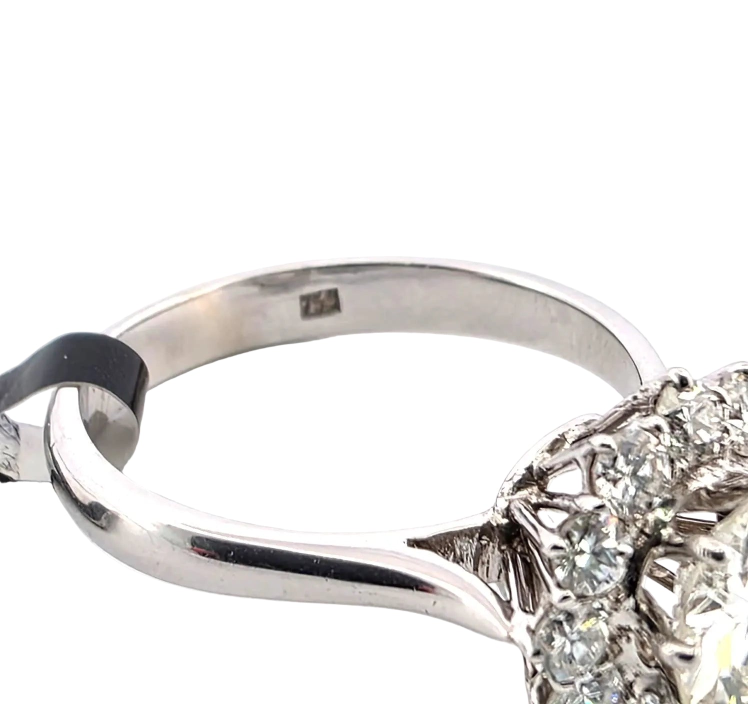 Bague Entourage en or blanc et diamants