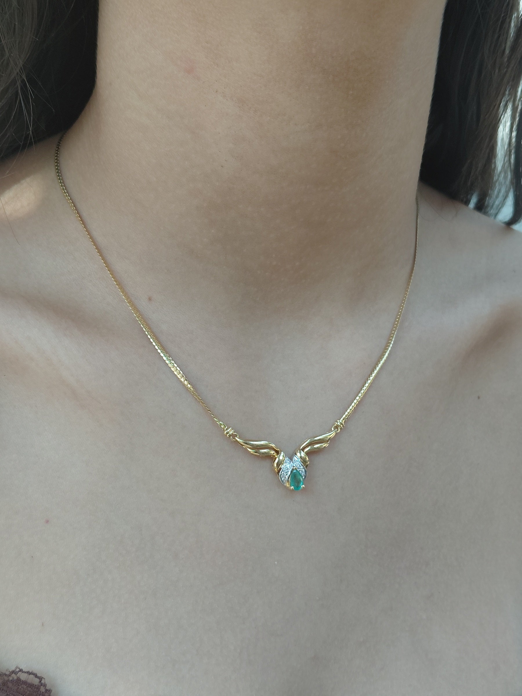 Collier En Or Jaune, Emeraude Et Diamants