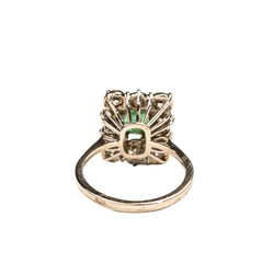 Bague Entourage en or blanc, platine, émeraude et diamants