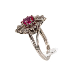 Bague en or blanc, rubis et diamants