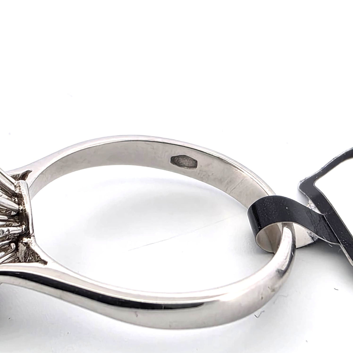 Bague Entourage en or blanc et diamants