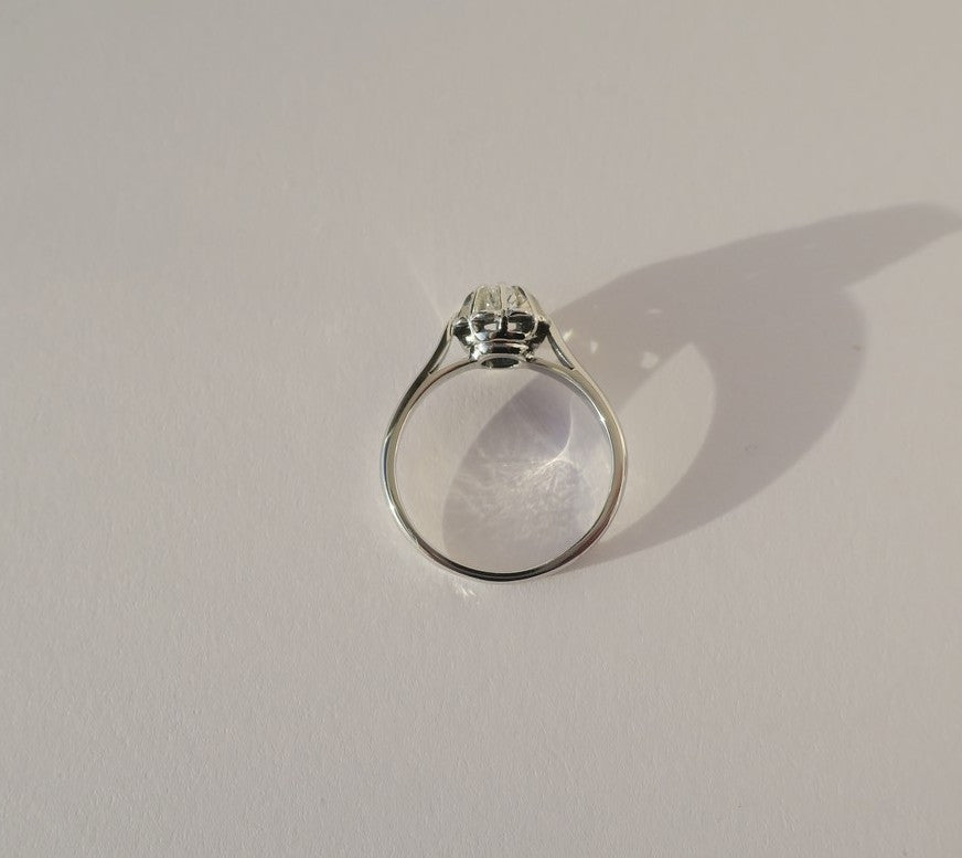 Bague Solitaire en or blanc, platine, et diamant
