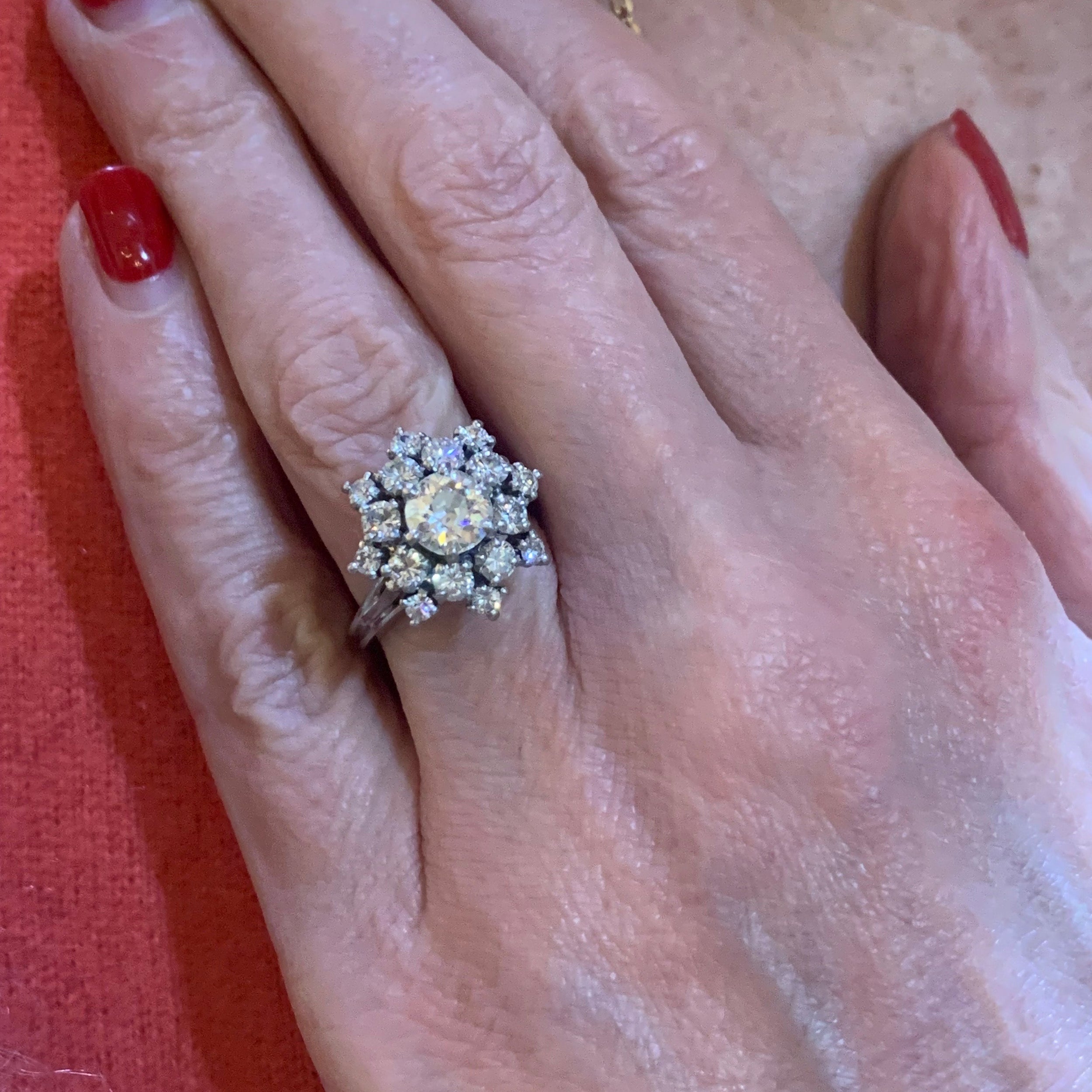 Bague Marguerite en platine et diamants