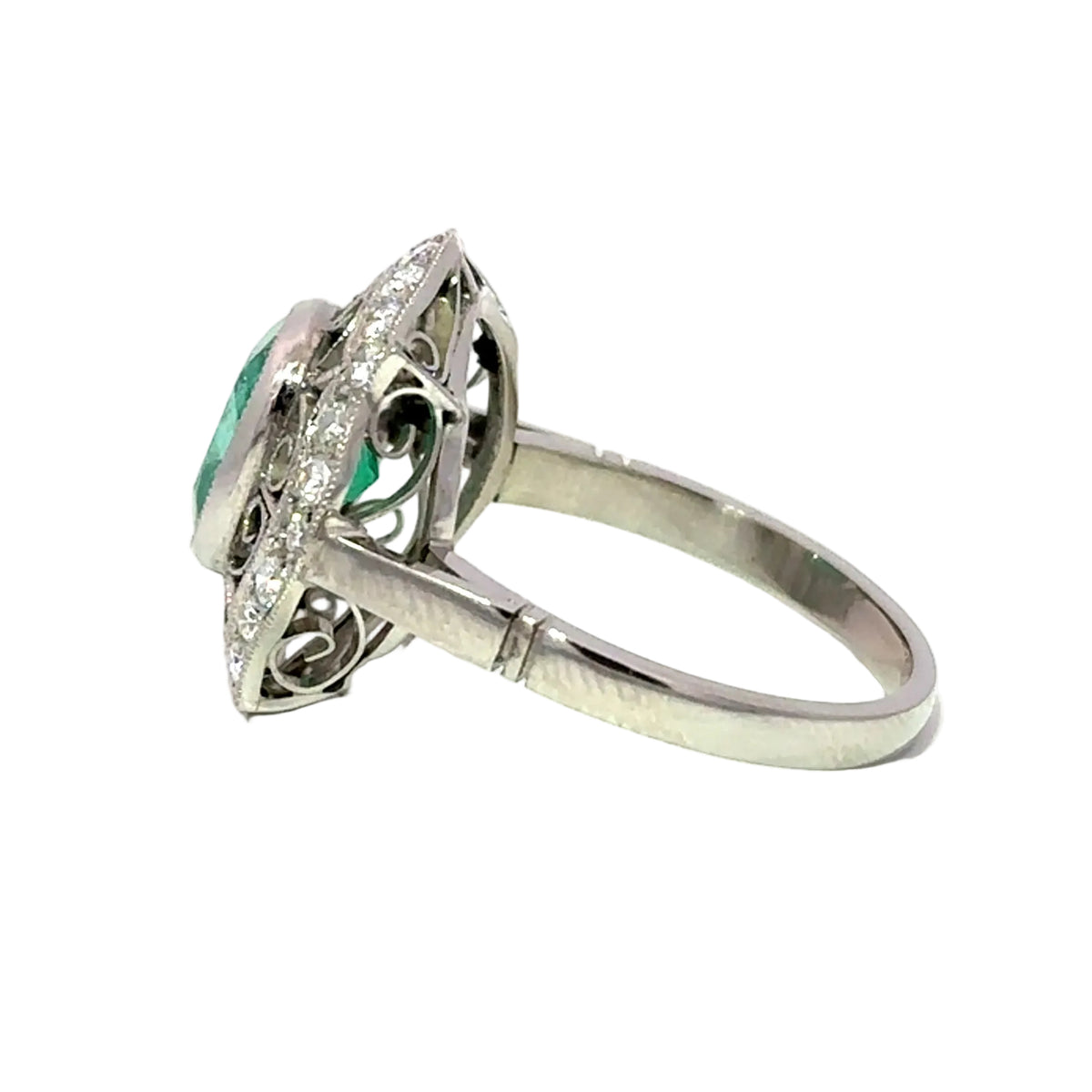 Bague Cocktail en platine, émeraude et diamants