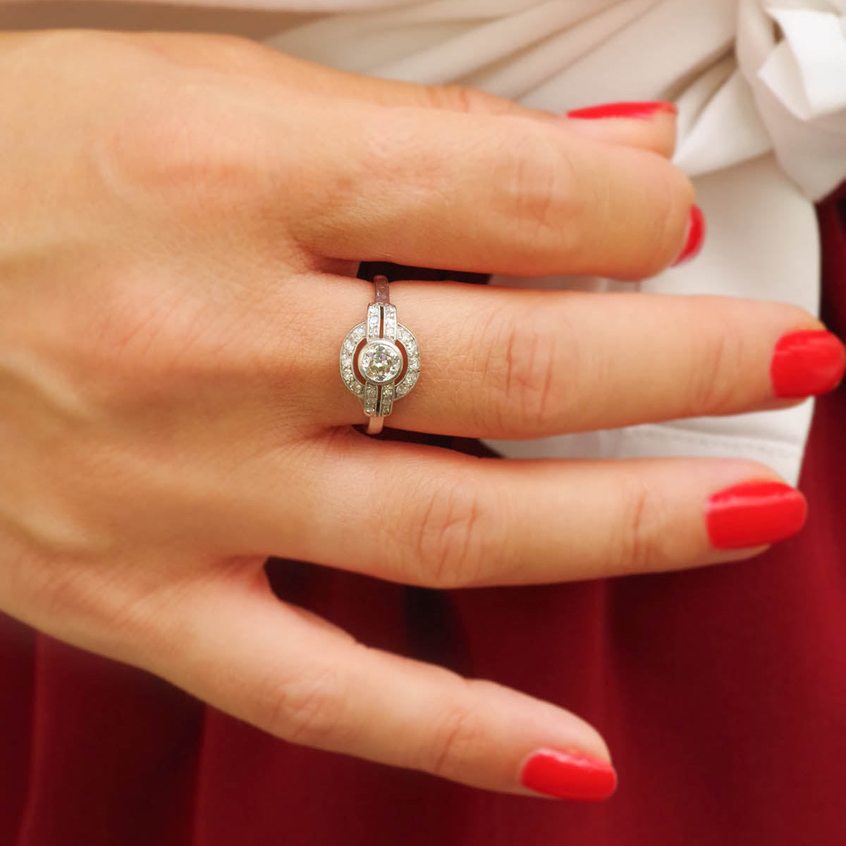 Bague Entourage en platine et diamants