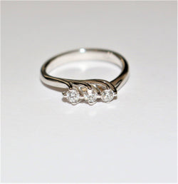Bague Jarretière en or blanc et diamants