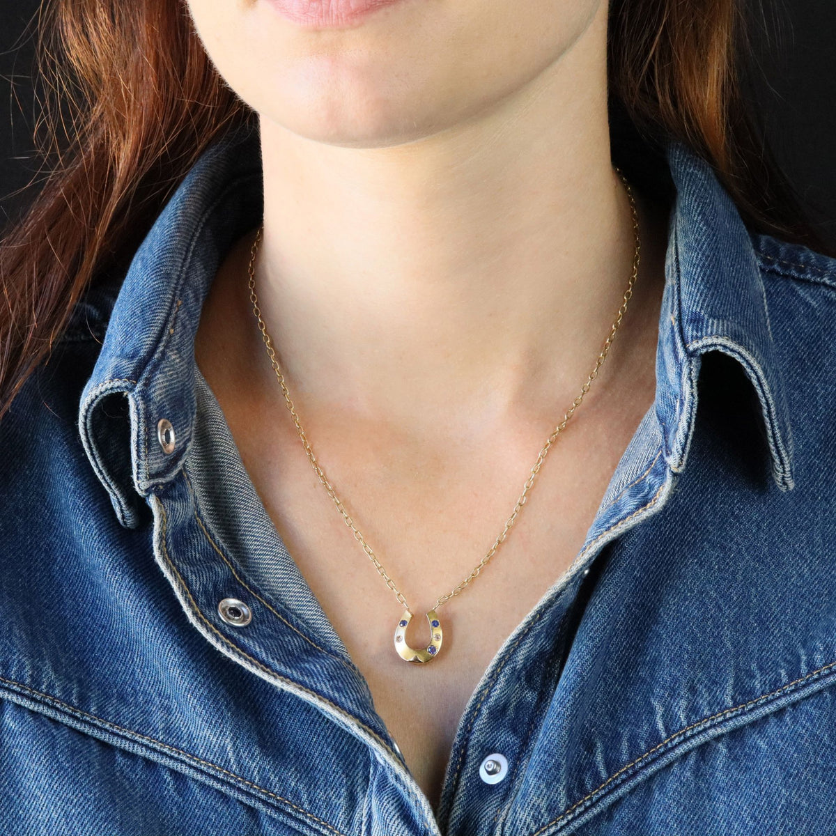 Collier Pendentif en or jaune, saphirs et diamants