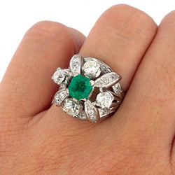 Bague Cocktail en platine, émeraude et diamants