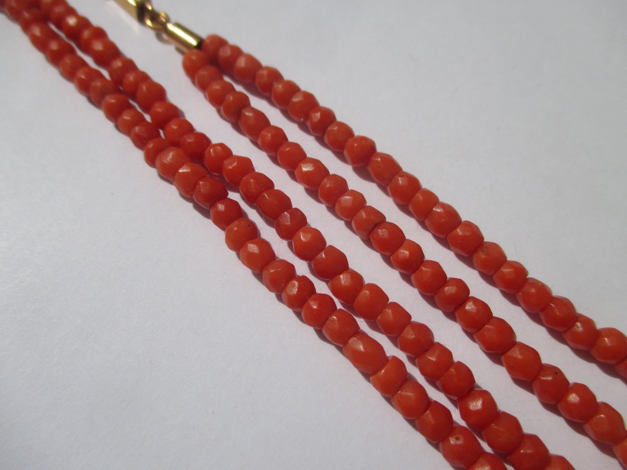 Collier Choker deux rangs en corail de Méditerranée et or Rose