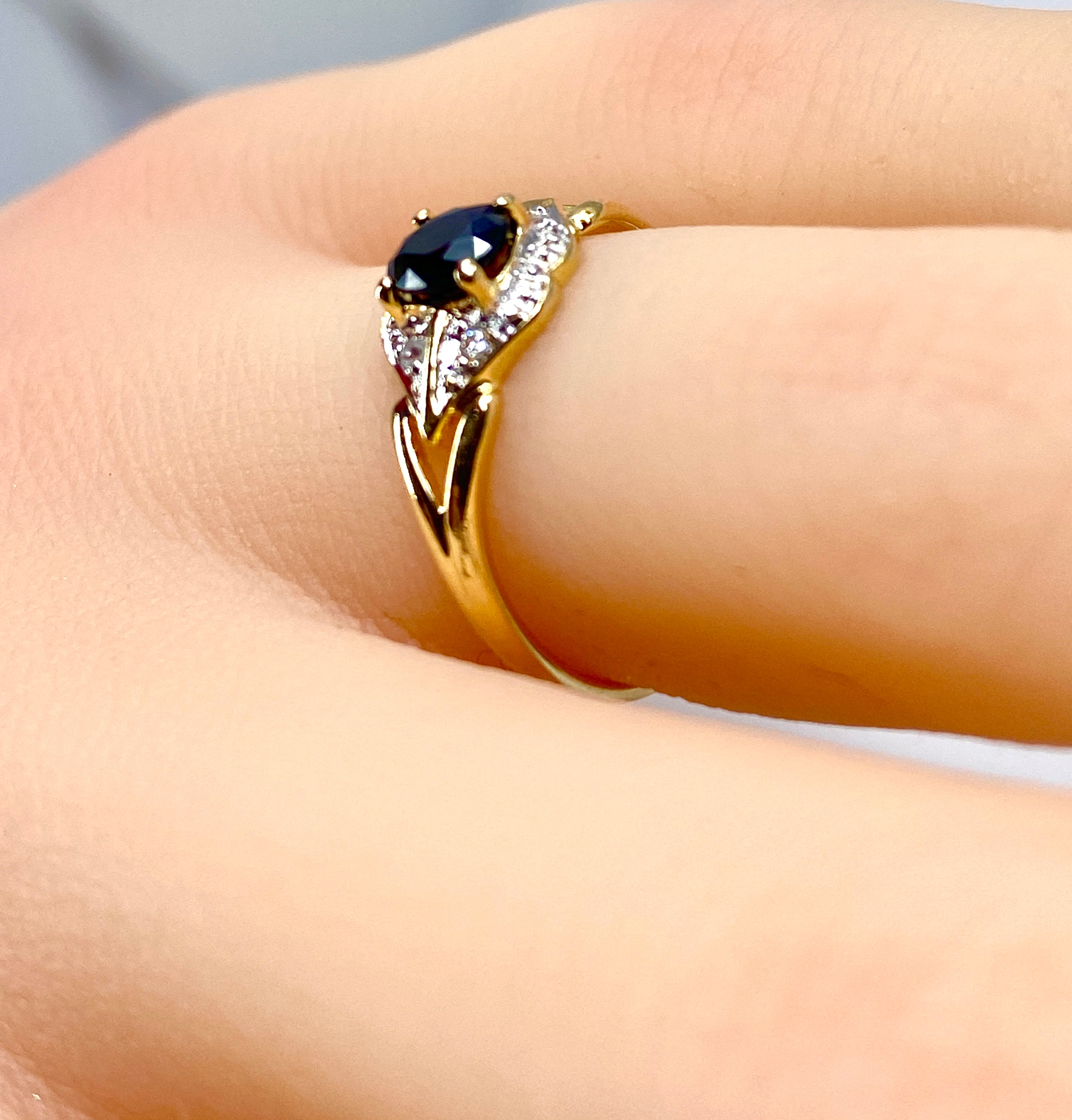 Bague en or, saphir et diamants
