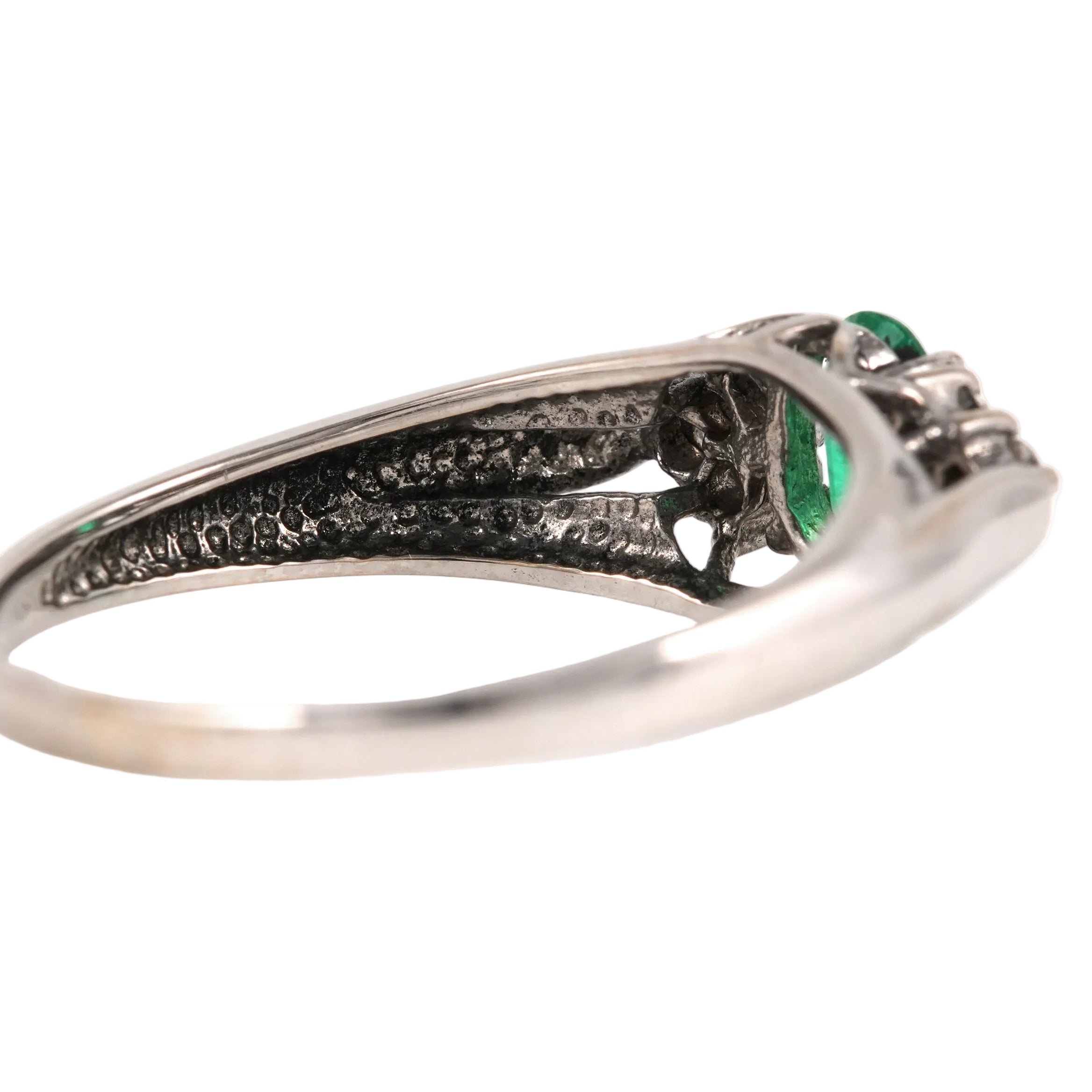Bague Trilogie en or blanc, émeraude et diamants