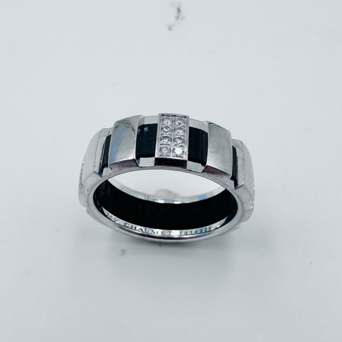 Bague Bandeau CHAUMET "Class One" en or blanc, diamants et caoutchouc