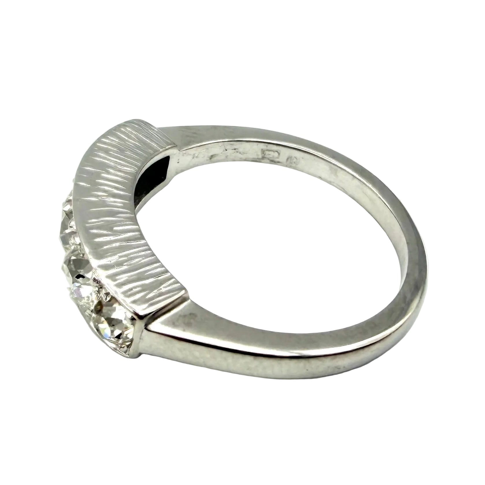 Bague Jarretière en or blanc et diamants