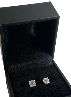 Boucles d'oreilles Puces en or blanc et diamants