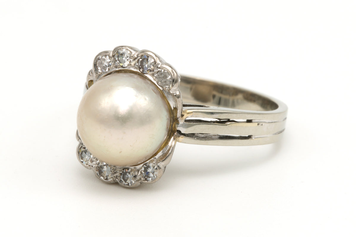 Bague Entourage en or blanc, perle et diamants