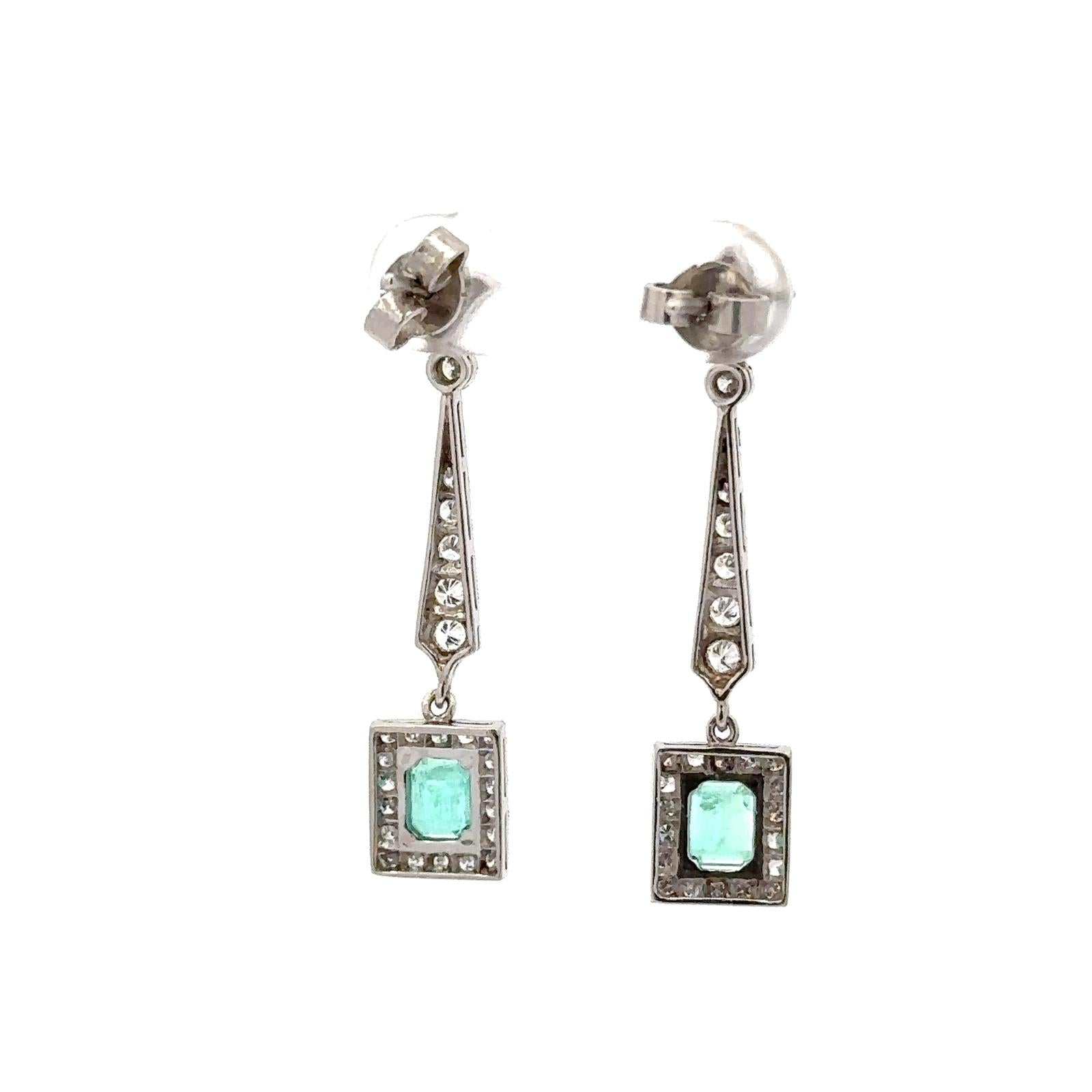 Boucles d'oreilles Pendantes en platine, émeraudes et diamants