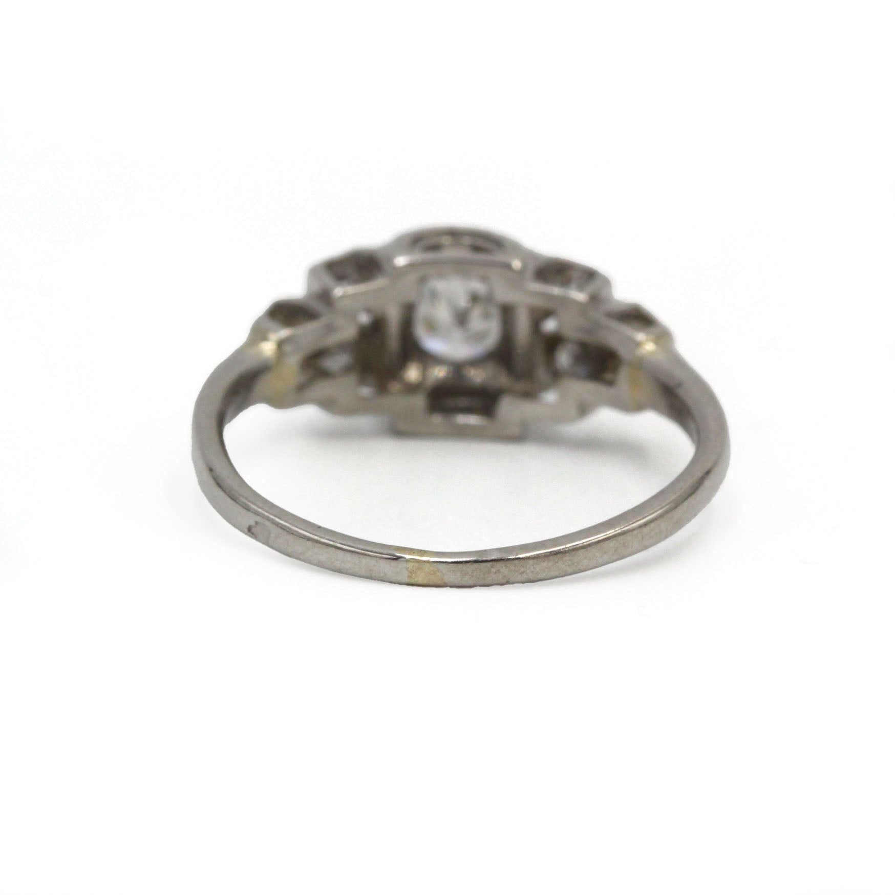 Bague Art Déco en platine et diamants