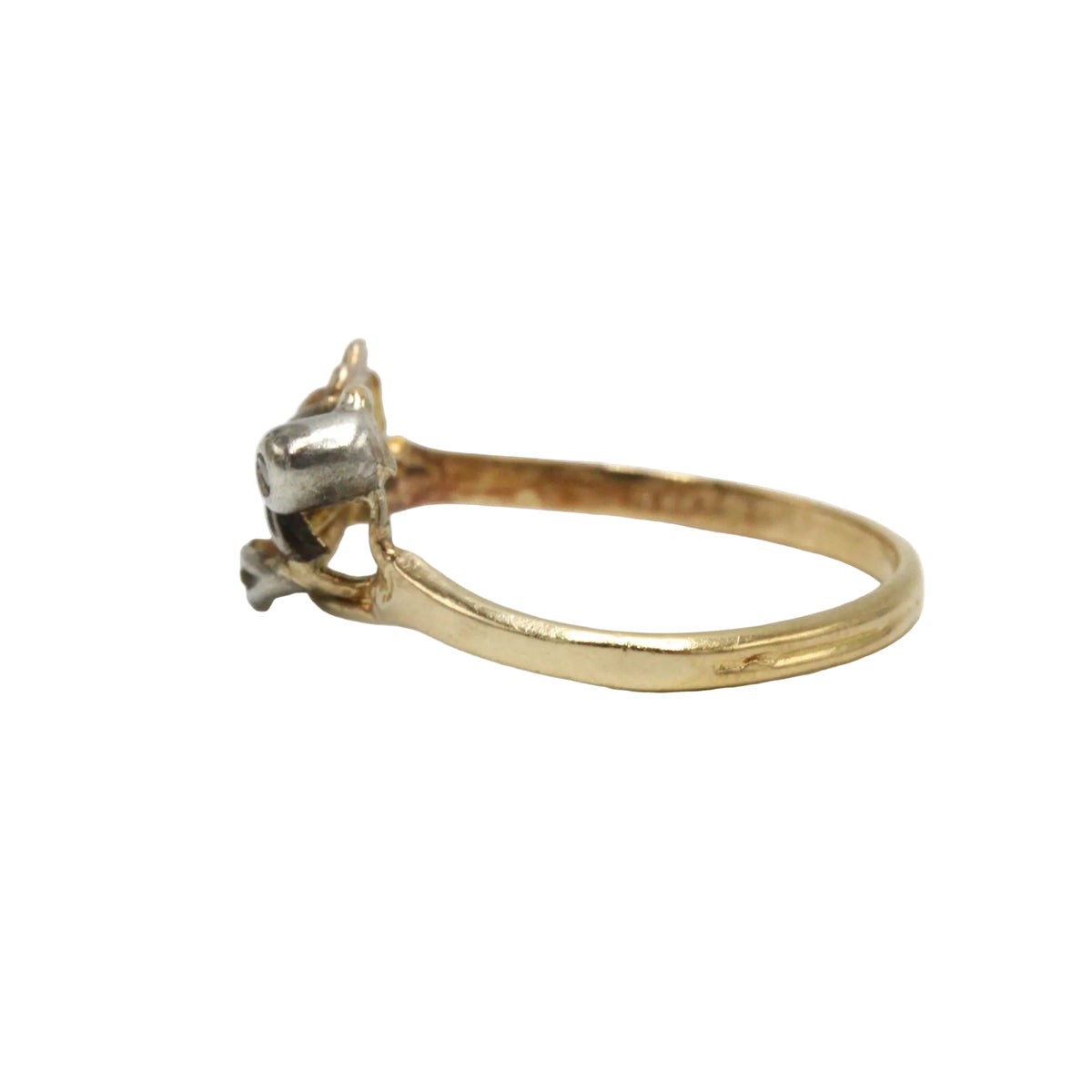 Bague en or jaune, argent, pierre noire et diamants