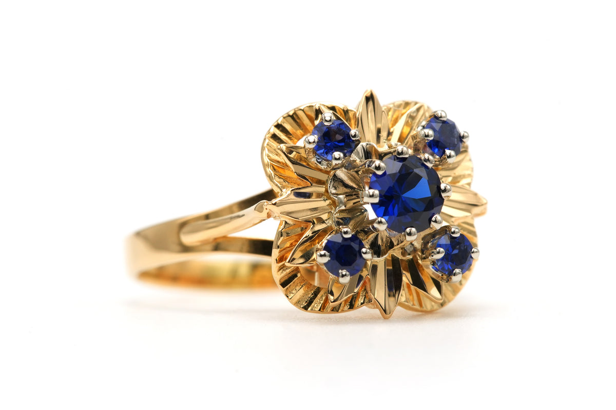 Bague Marguerite en or jaune et saphirs