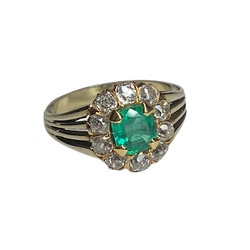 Bague Entourage en or jaune, émeraude et diamants