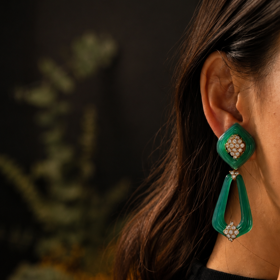 Boucles d'oreilles Pendantes RENE KERN en or jaune, chrysoprases et diamants