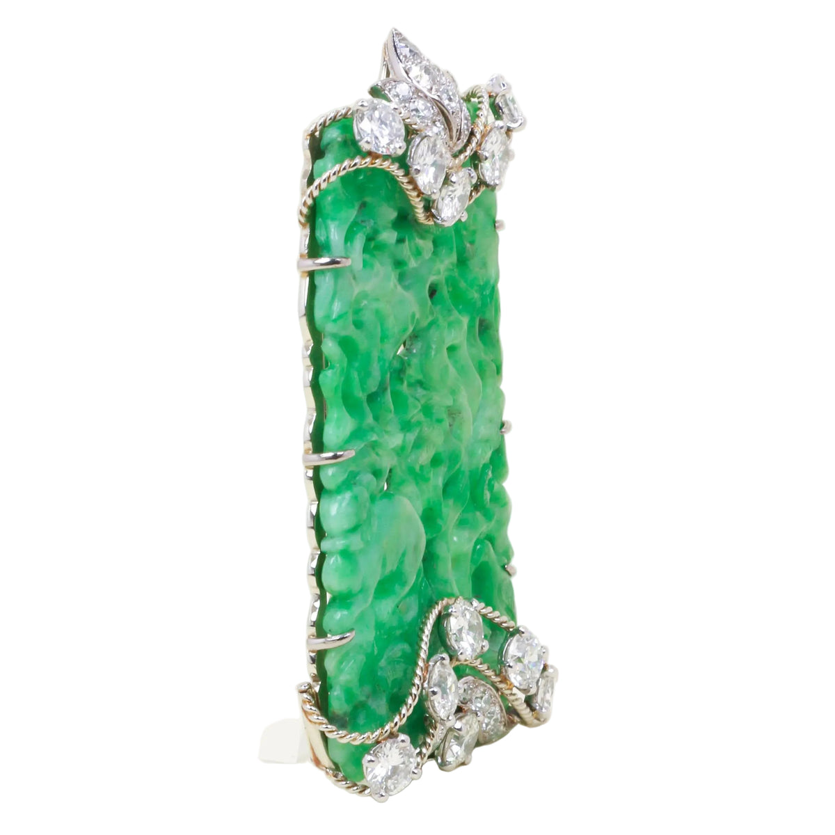 Broche Clip CARTIER en or blanc, platine, jade et diamants