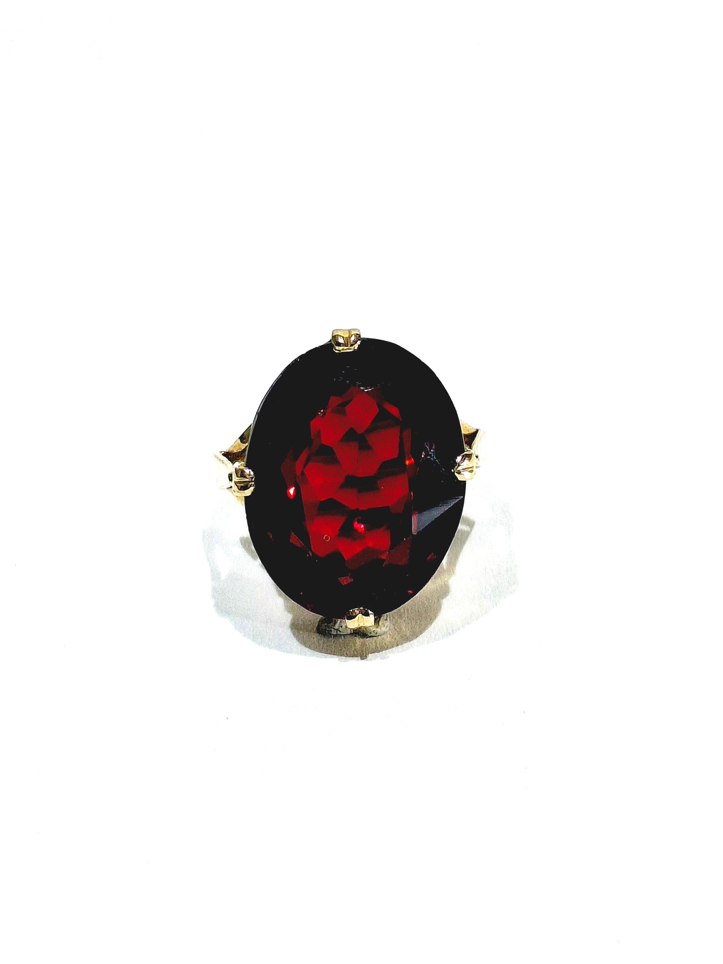 Bague Cocktail en or champagne et grenat