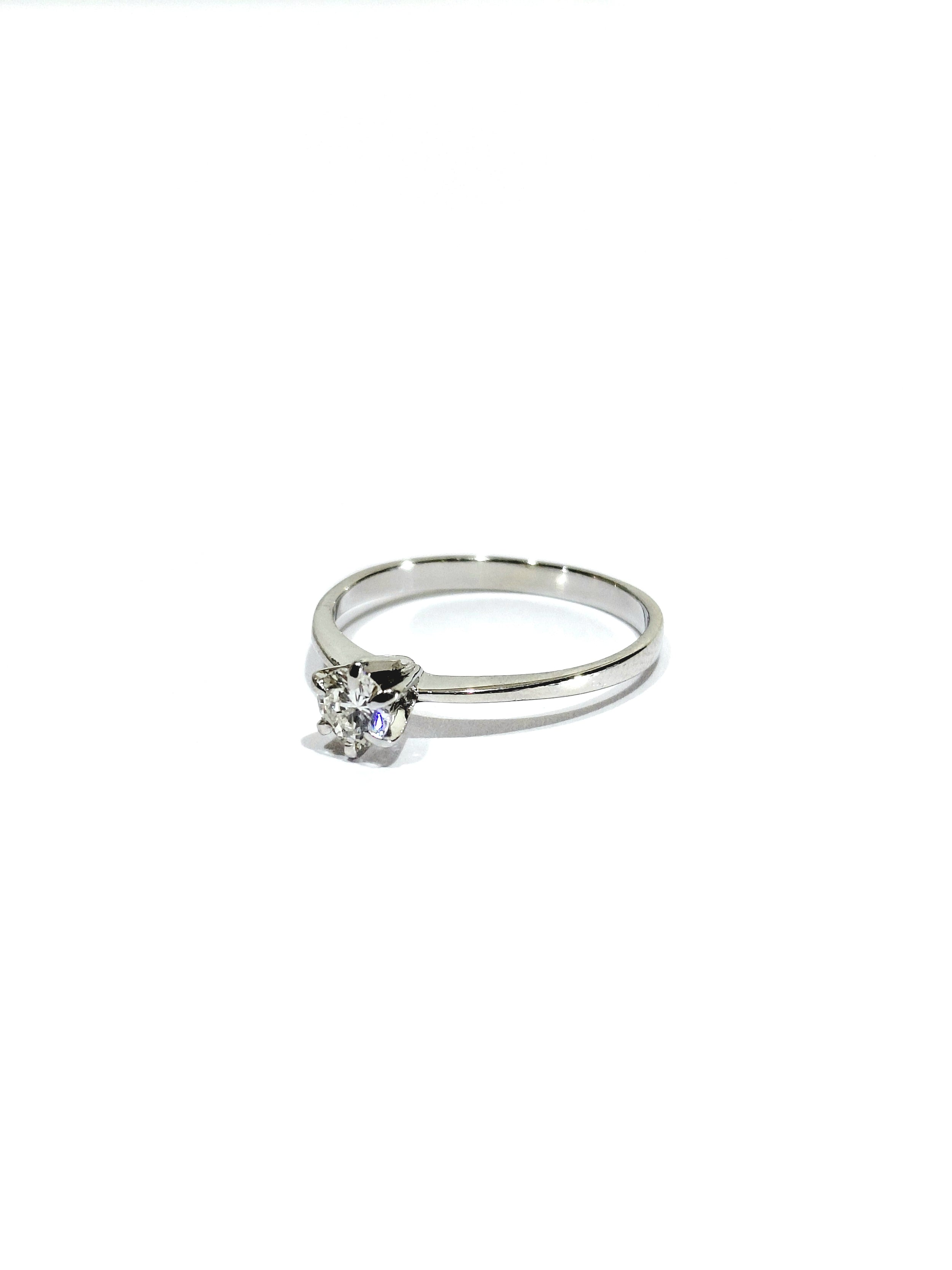 Solitaire en or blanc et diamant