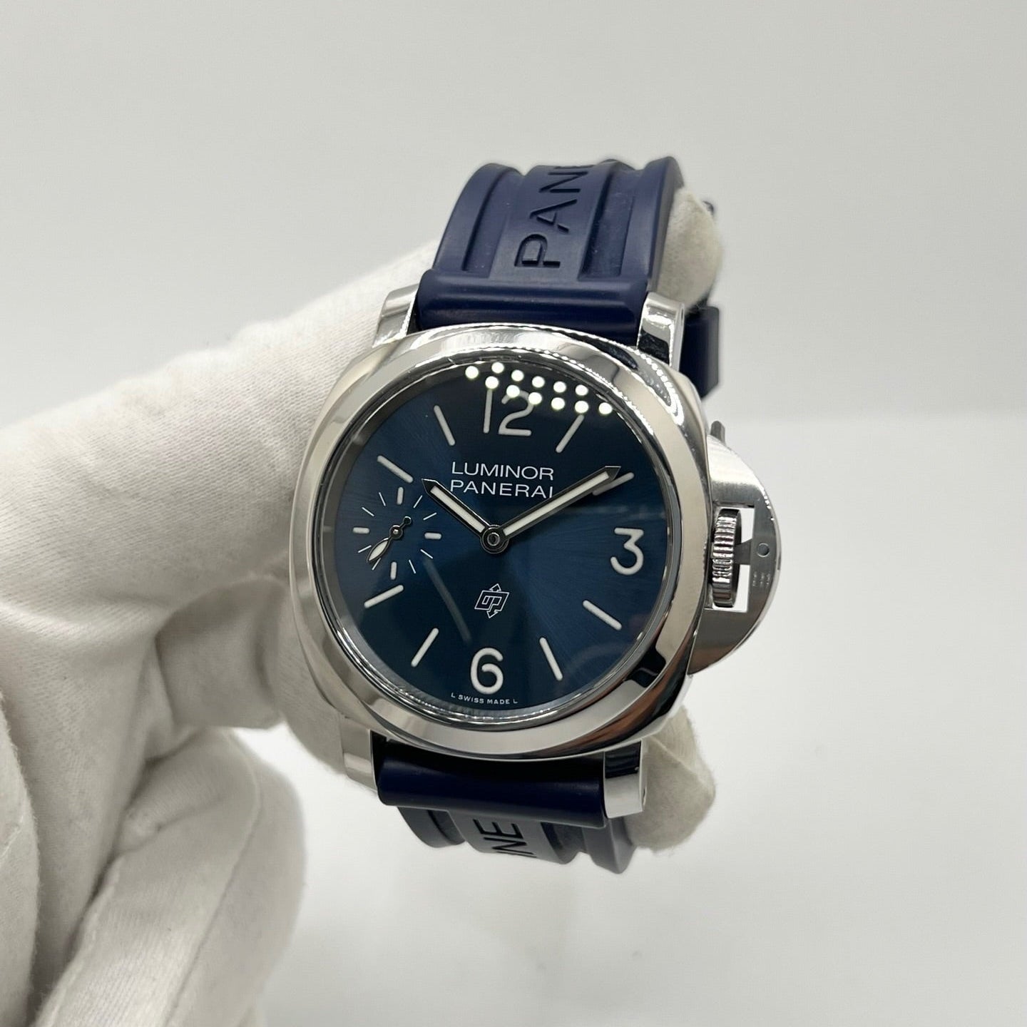 Montre PANERAI "Luminor Base" en acier et caoutchouc