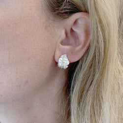 Boucles d'oreilles feuilles deux tons d'or et diamants.