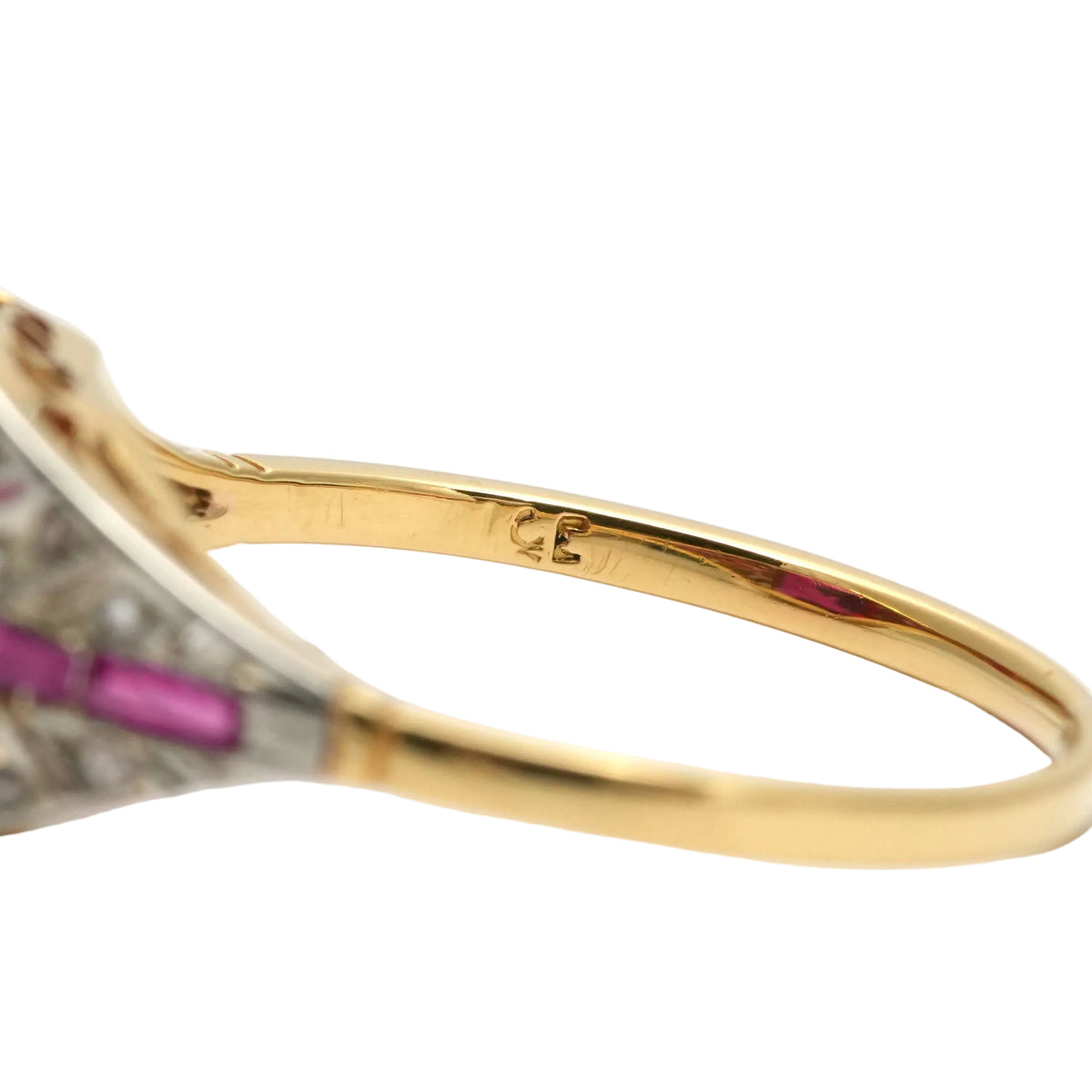 Bague Art Déco en or blanc, or jaune, rubis et diamants