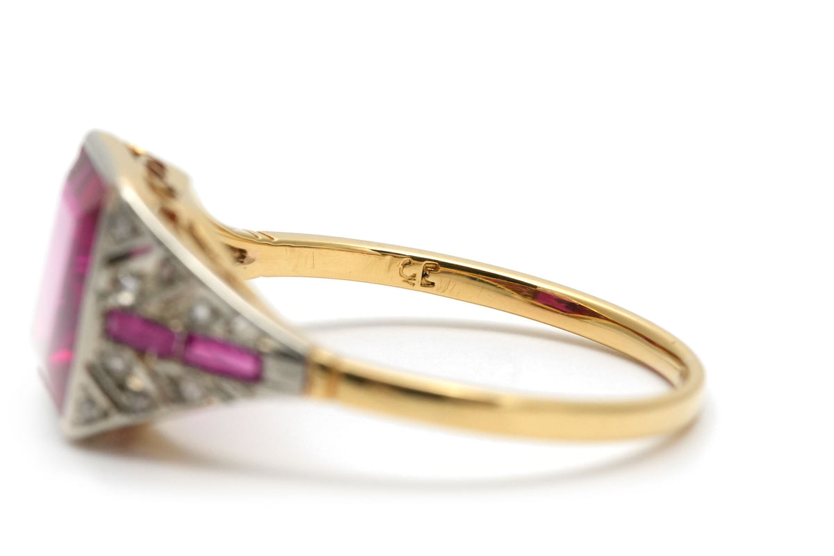 Bague Art Déco en or blanc, or jaune, rubis et diamants