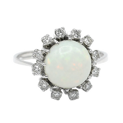 Bague Entourage en or blanc, opale et diamants