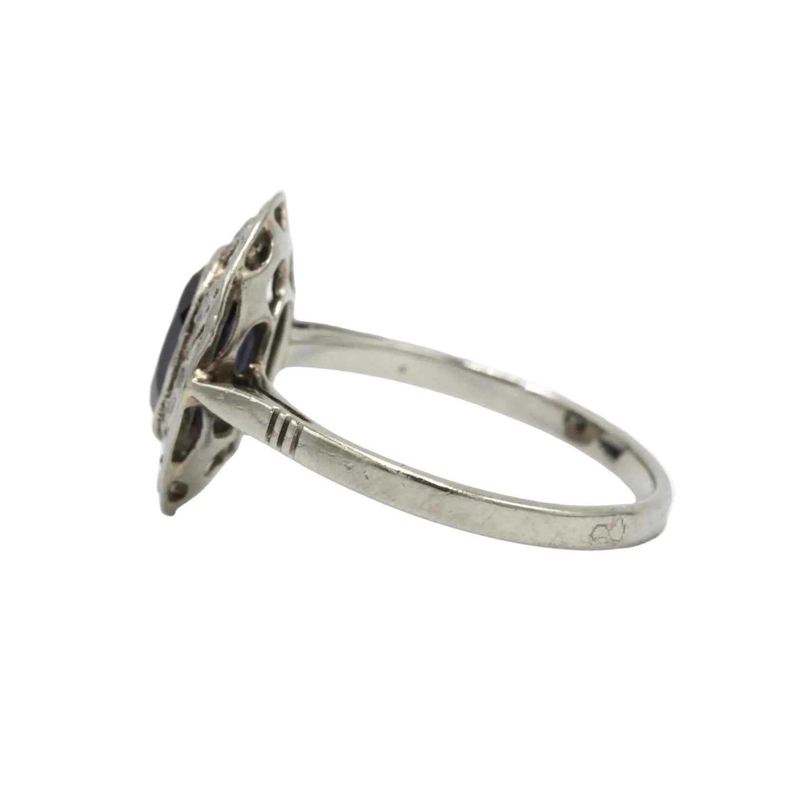 Bague Entourage en or blanc, platine, saphir et diamants