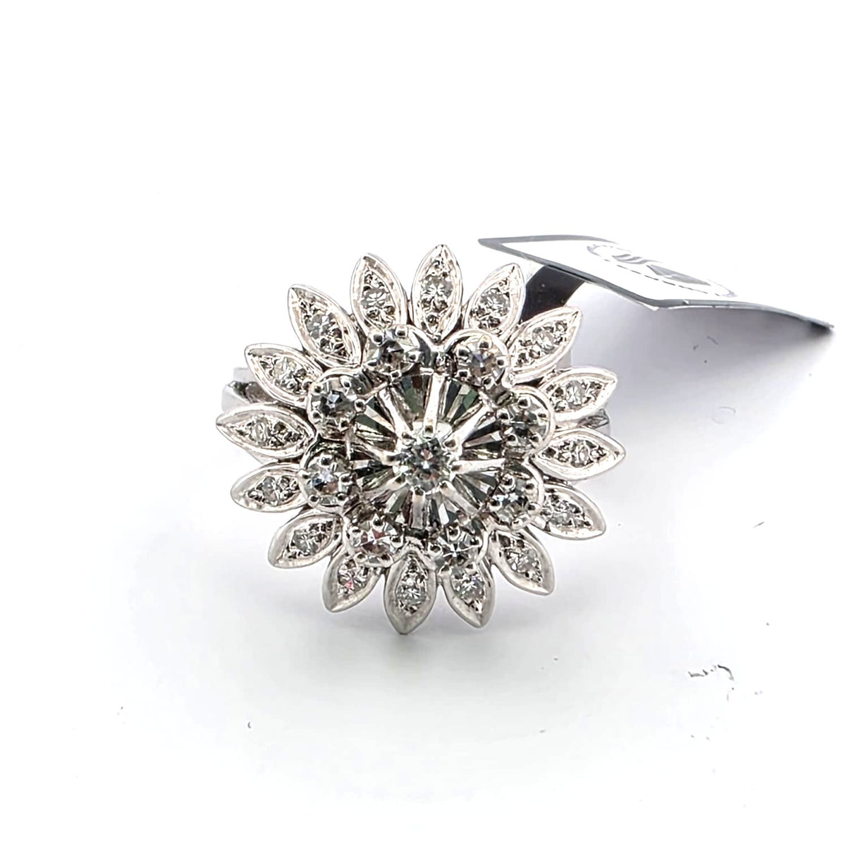 Bague Marguerite en or blanc et diamants