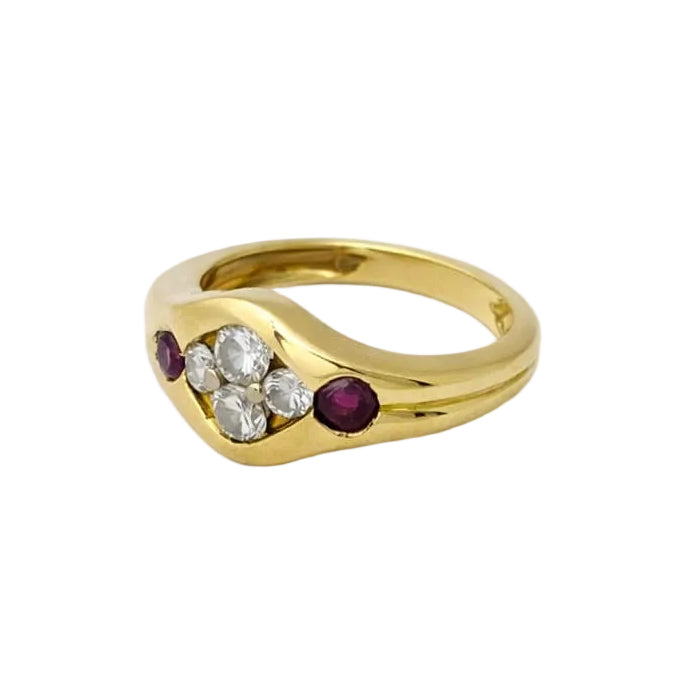 Bague en or jaune, rubis et diamants