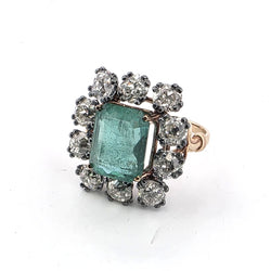 Bague Entourage en or jaune, émeraude et diamants