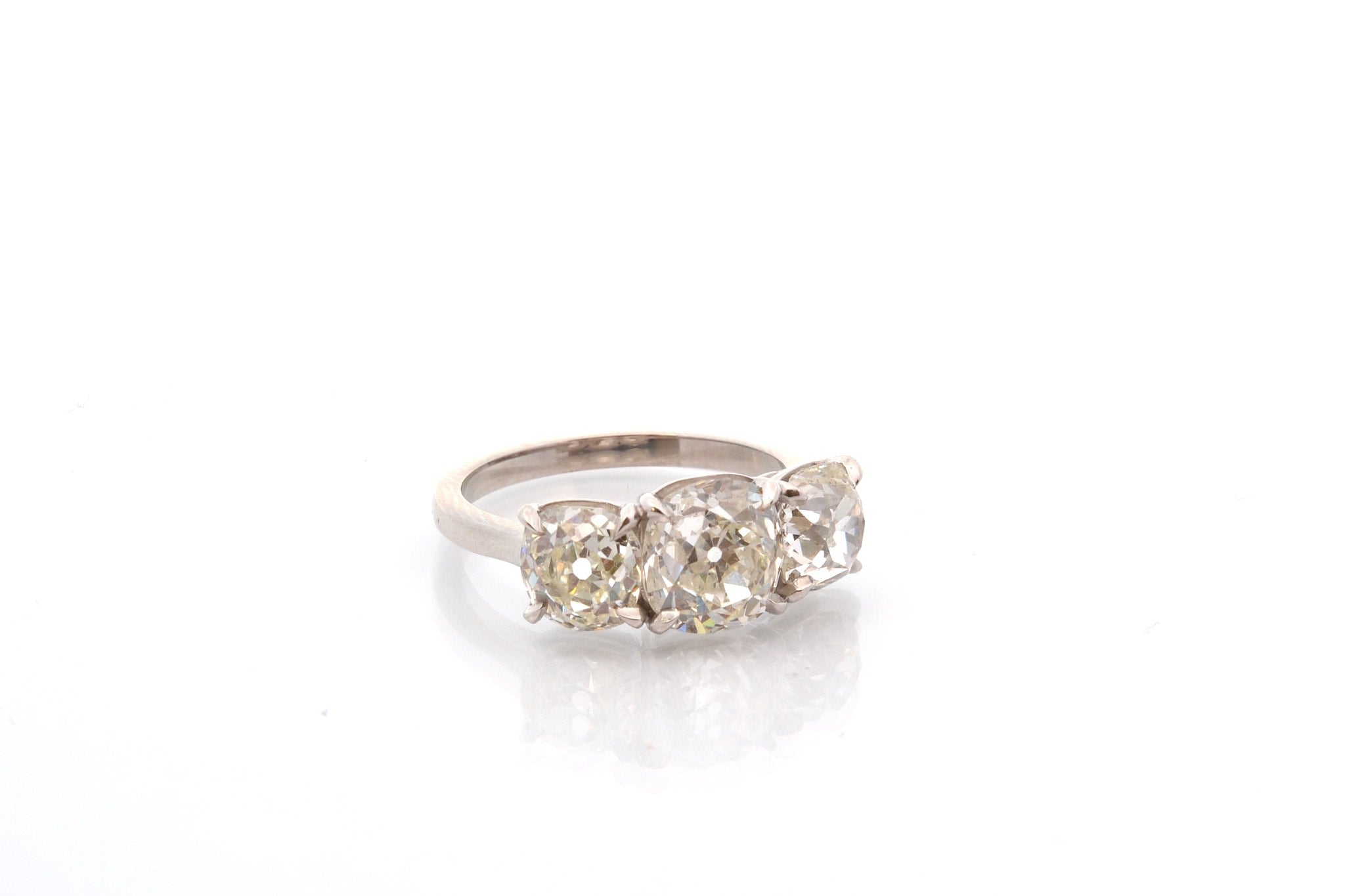 Bague vintage trilogie diamants en platine