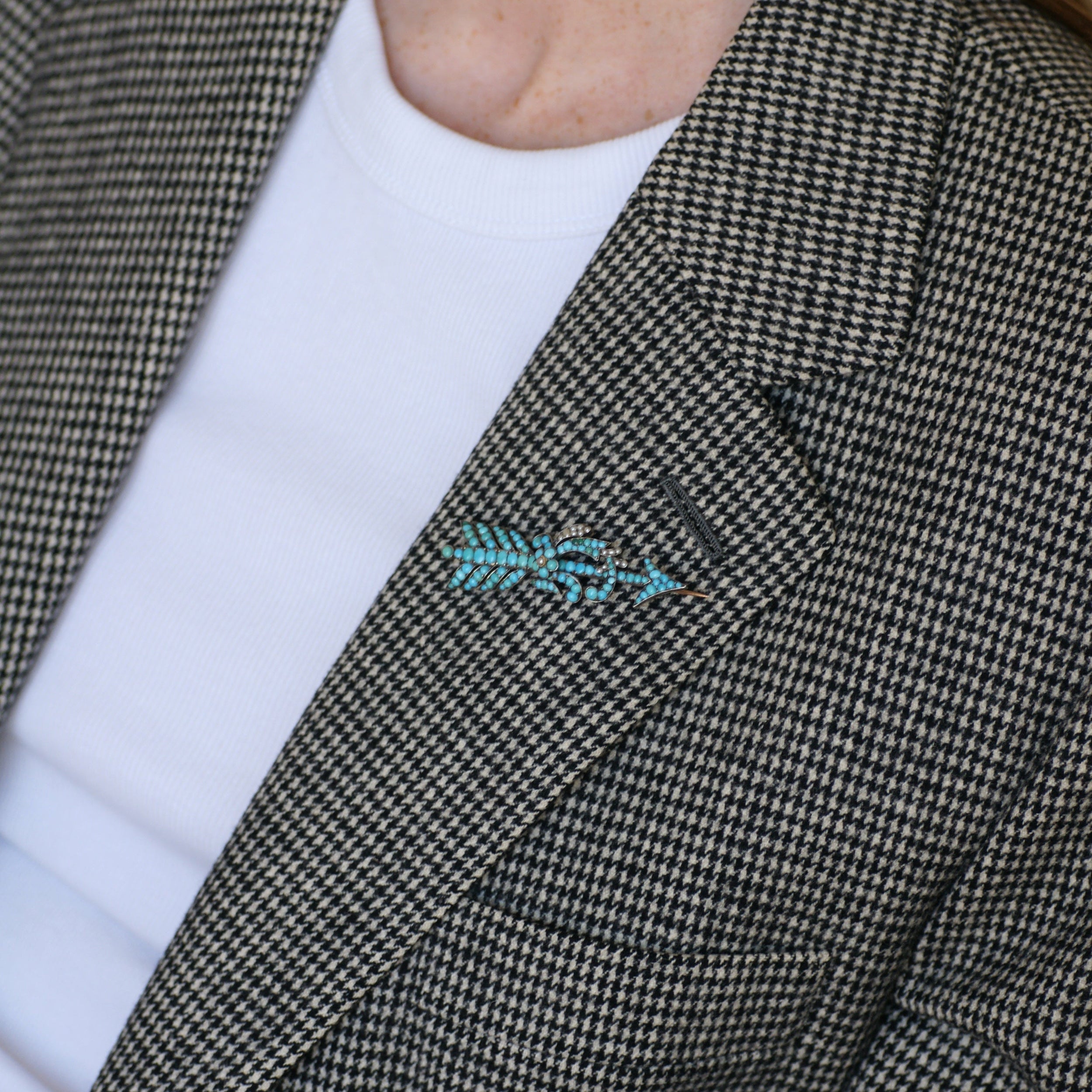 Broche Épingle en or rose, turquoises et perles