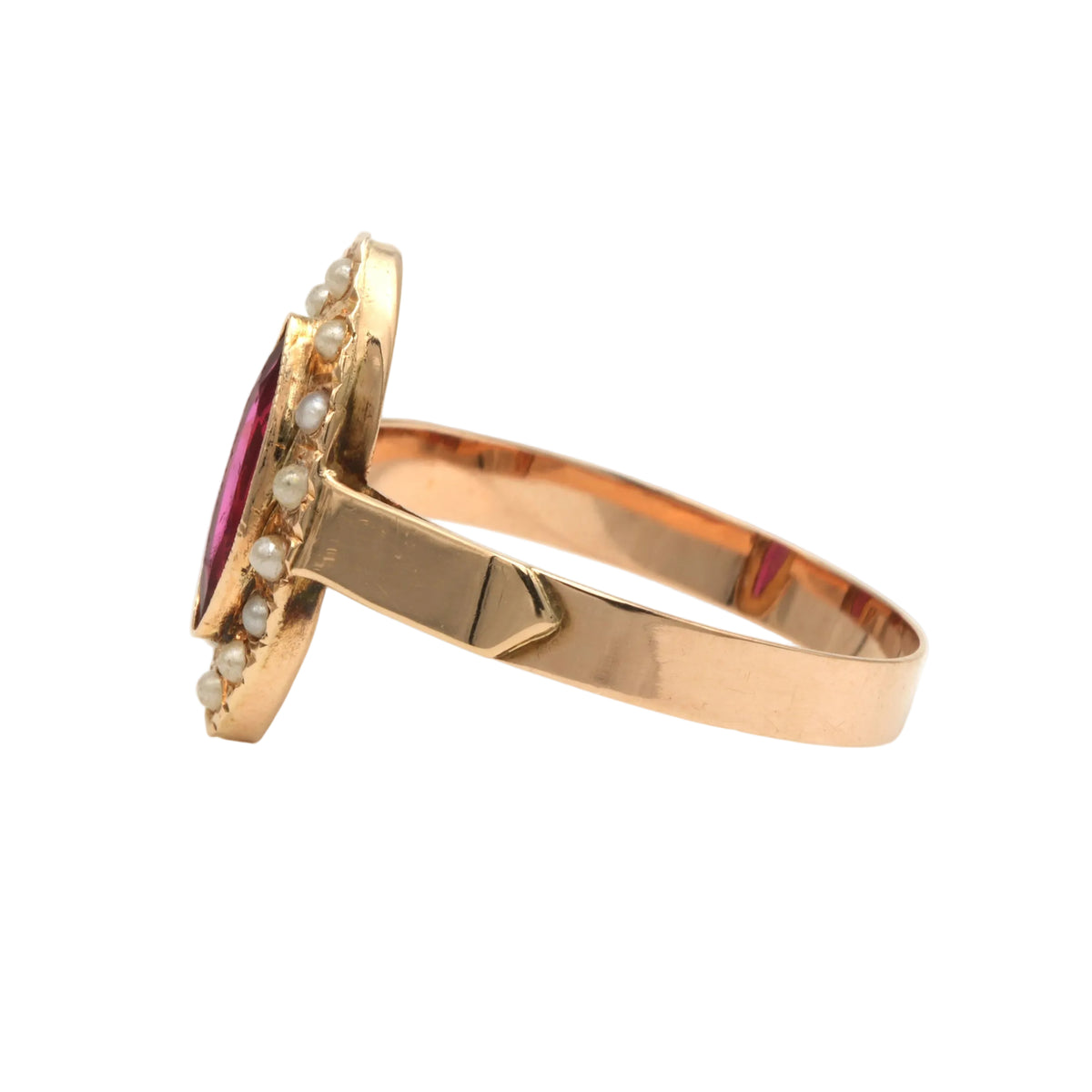 Bague Marquise en or jaune, perles et rubis
